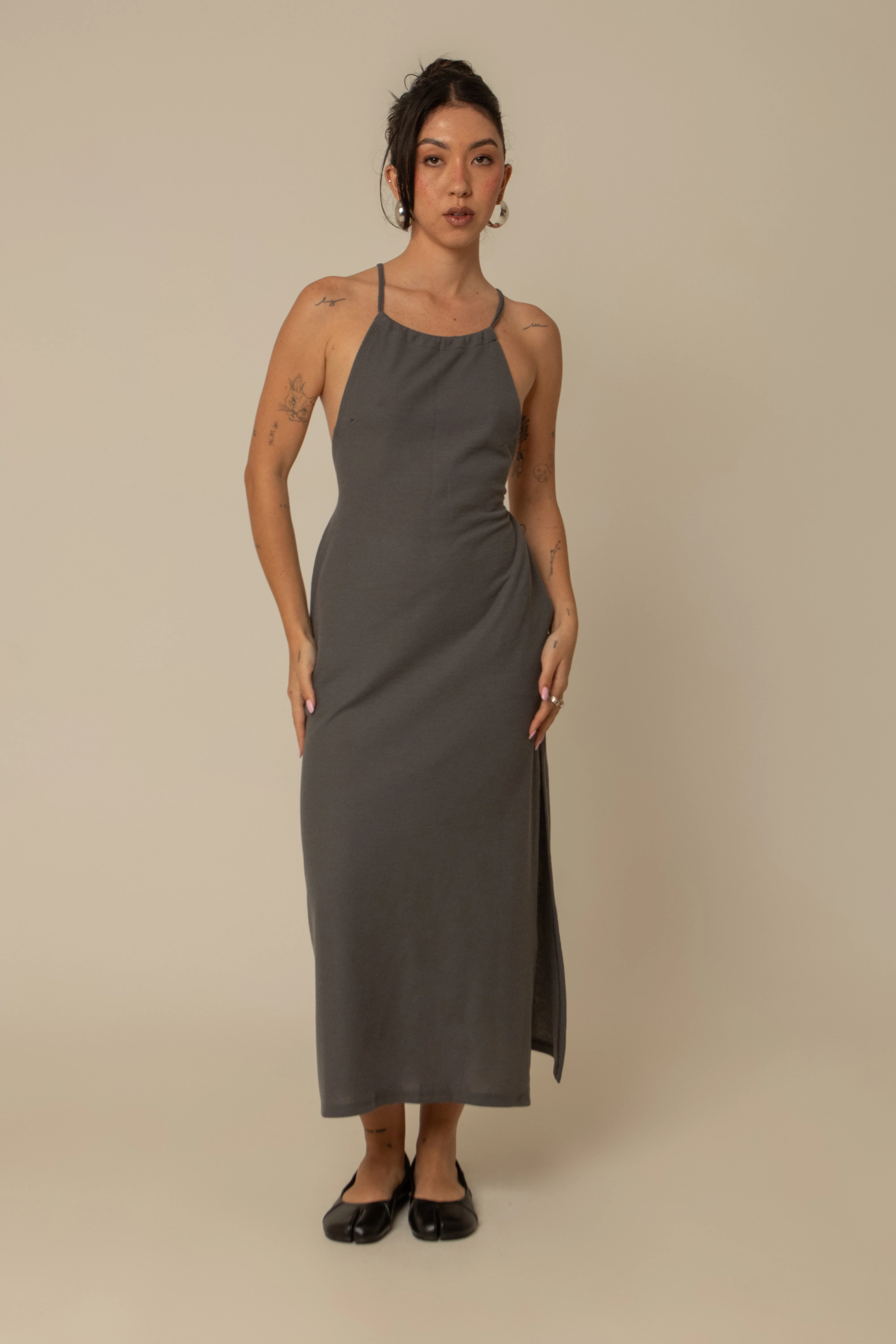 vestido comfy | vestido costas abertas com fenda lateral - Image 3