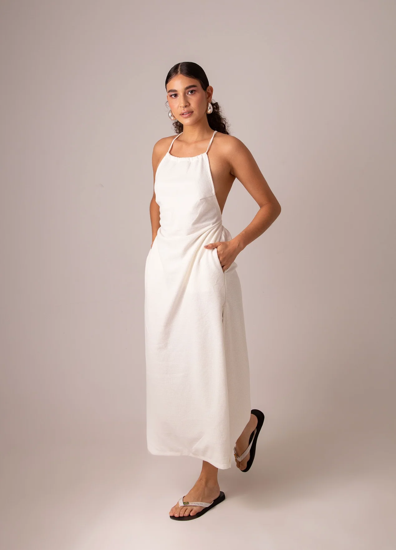 vestido comfy | vestido costas abertas com fenda lateral - Image 41