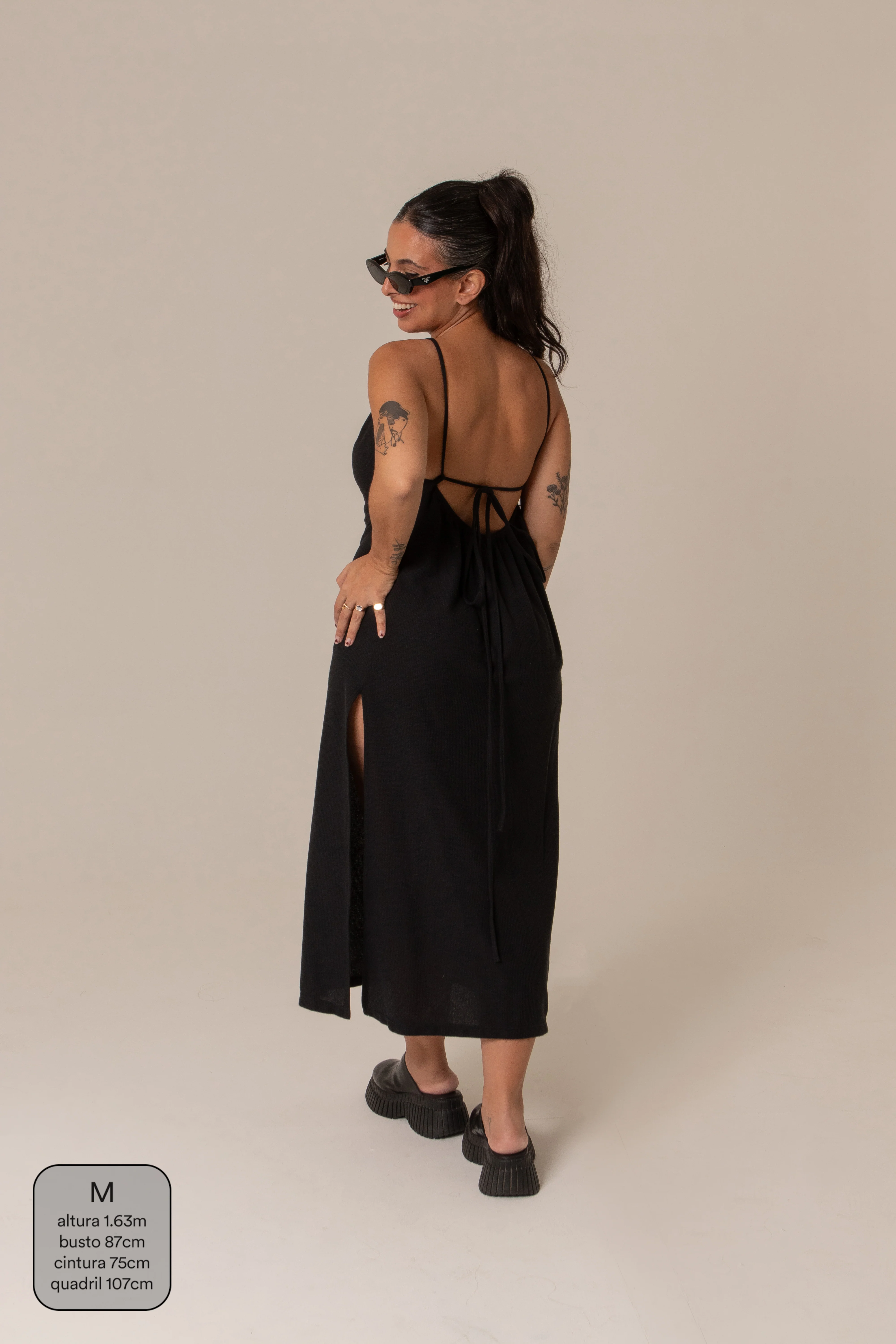 vestido comfy | vestido costas abertas com fenda lateral - Image 6