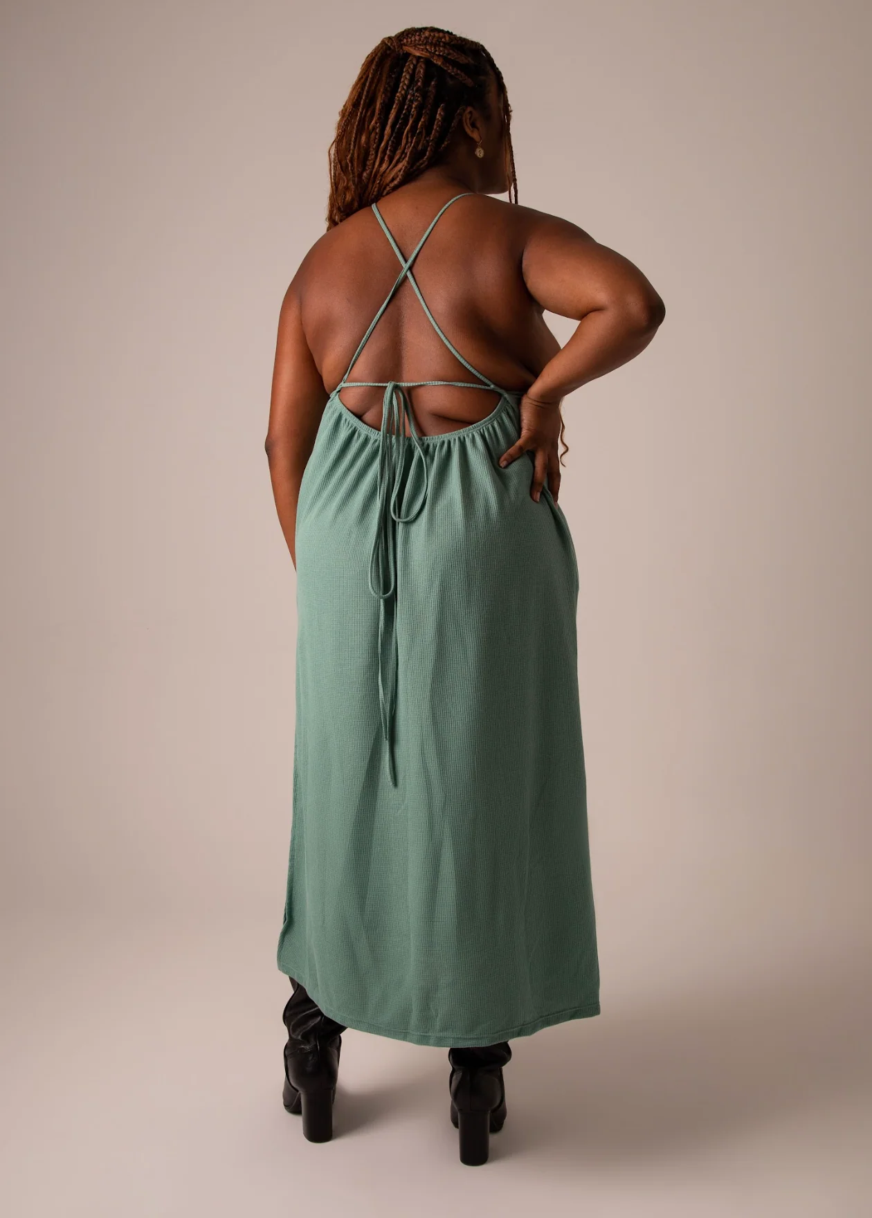 vestido comfy | vestido costas abertas com fenda lateral - Image 64