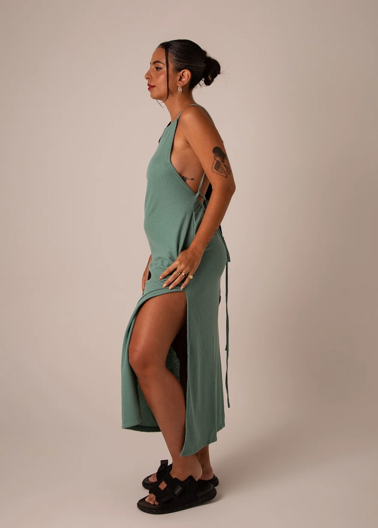 vestido comfy | vestido costas abertas com fenda lateral - Image 65