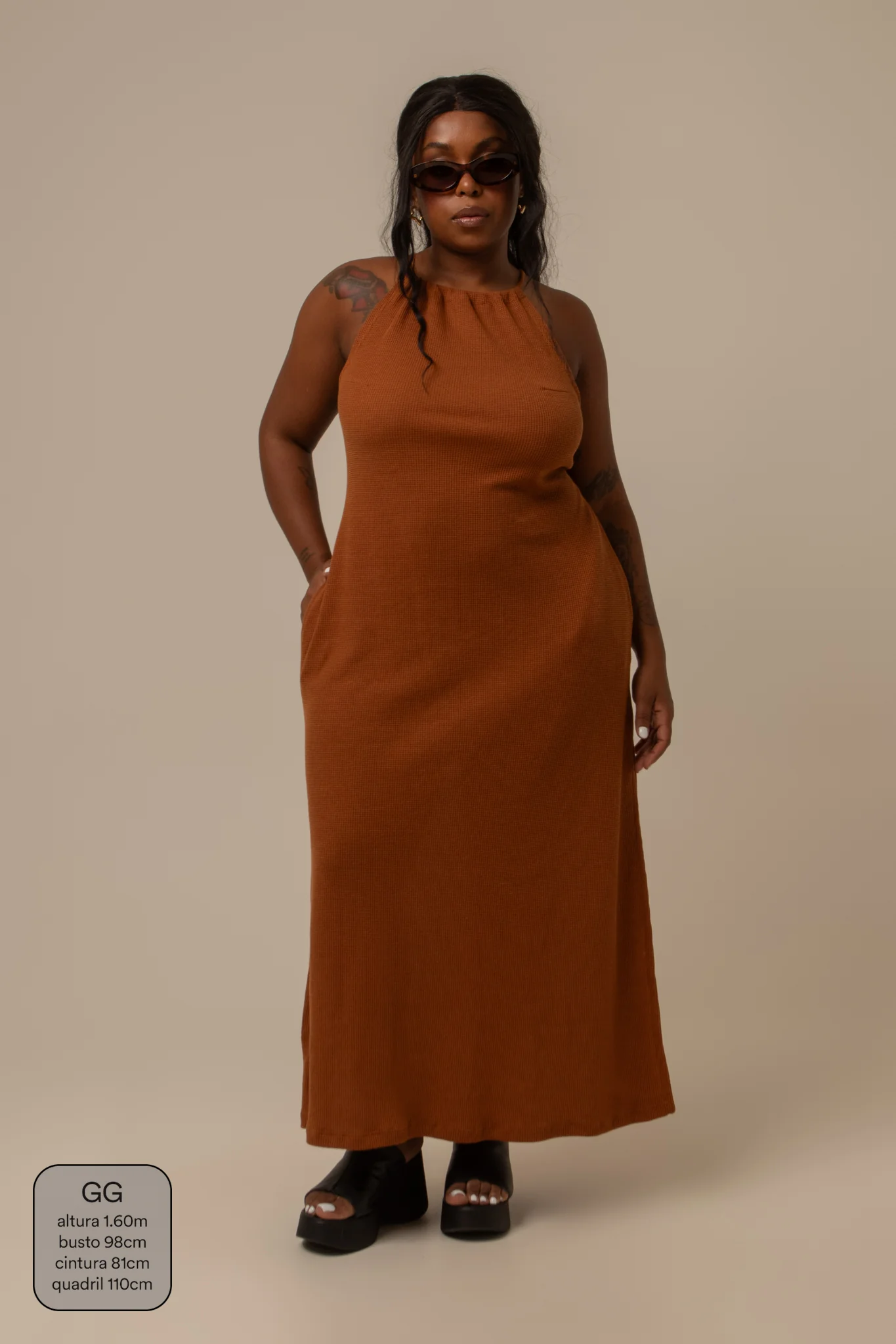 vestido comfy | vestido costas abertas com fenda lateral - Image 79