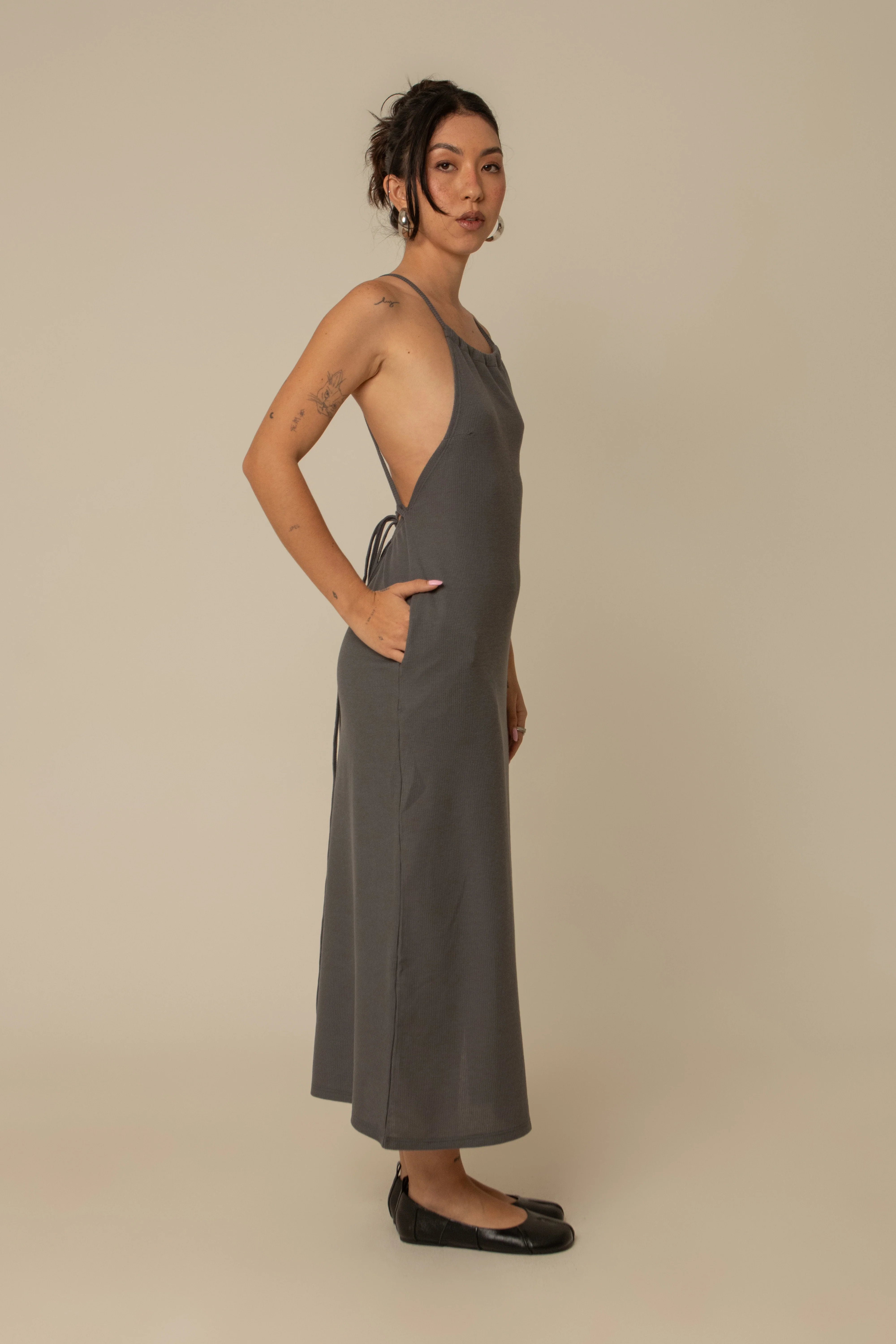 vestido comfy | vestido costas abertas com fenda lateral - Image 85
